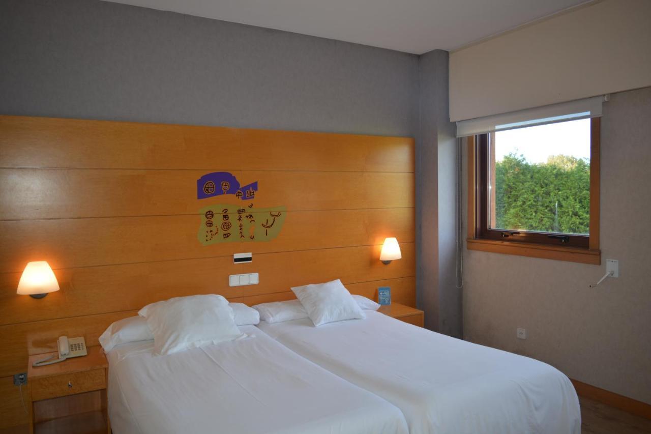 Ruta Jacobea Hotel Lavacolla Ngoại thất bức ảnh