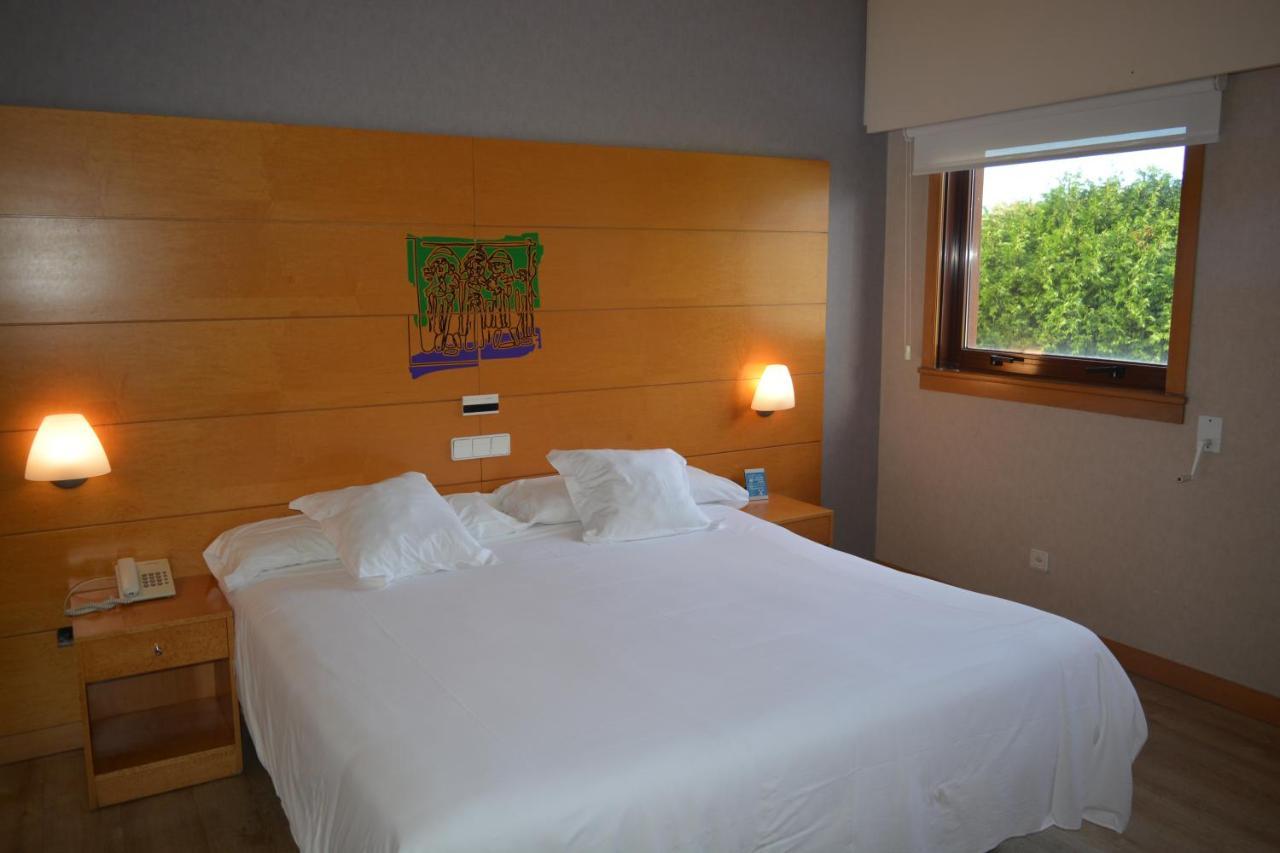 Ruta Jacobea Hotel Lavacolla Ngoại thất bức ảnh