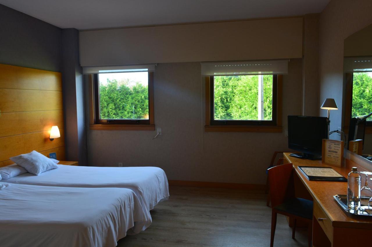 Ruta Jacobea Hotel Lavacolla Ngoại thất bức ảnh