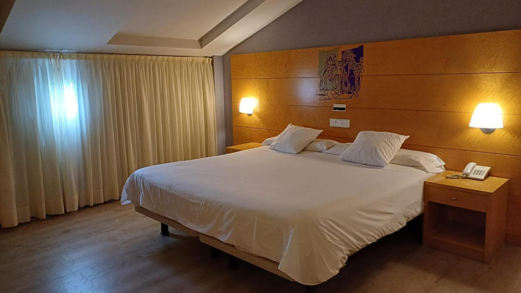 Ruta Jacobea Hotel Lavacolla Ngoại thất bức ảnh