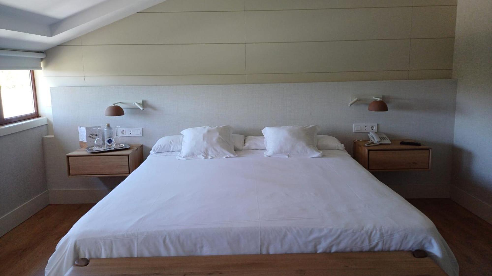 Ruta Jacobea Hotel Lavacolla Ngoại thất bức ảnh