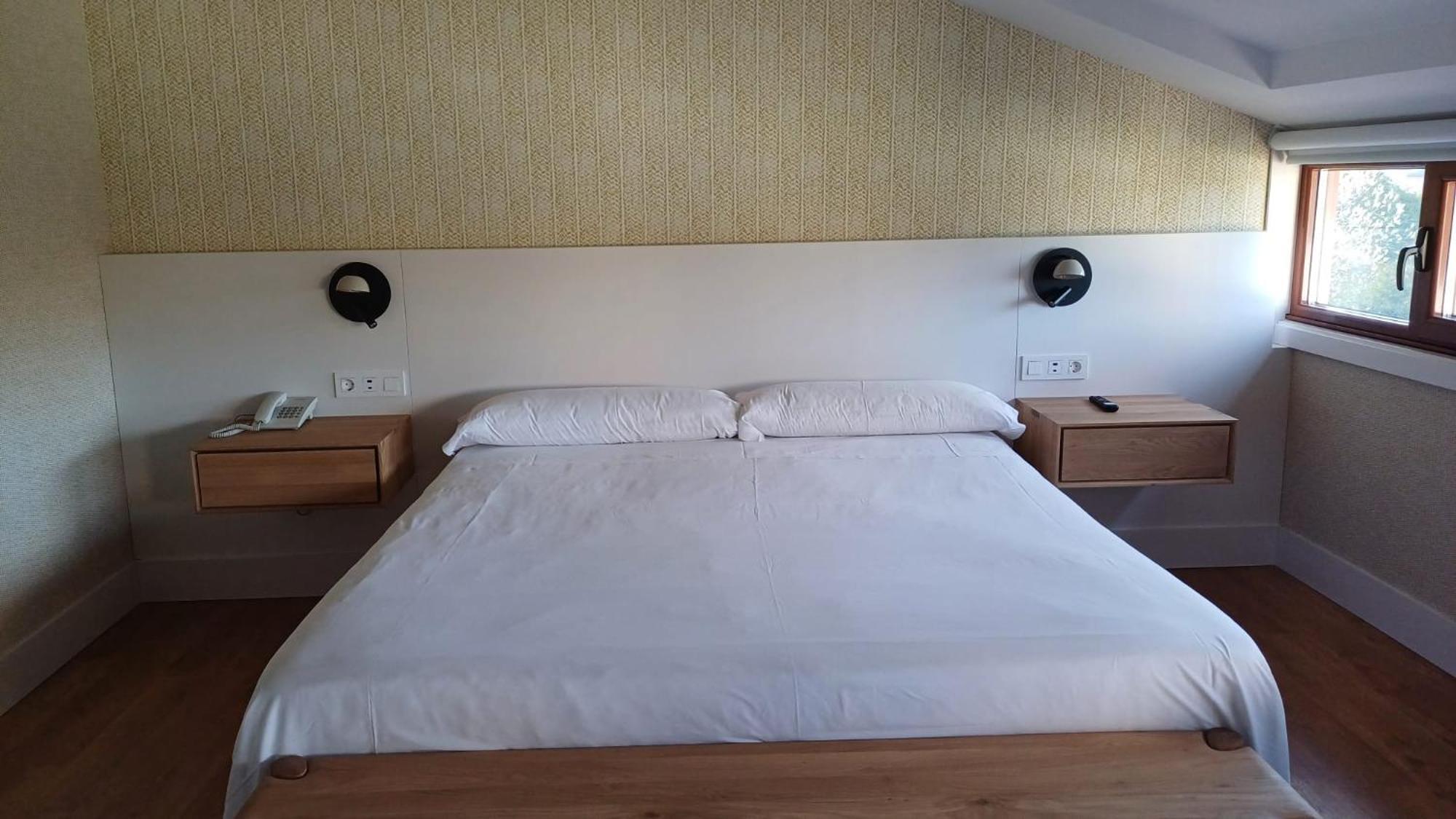 Ruta Jacobea Hotel Lavacolla Ngoại thất bức ảnh